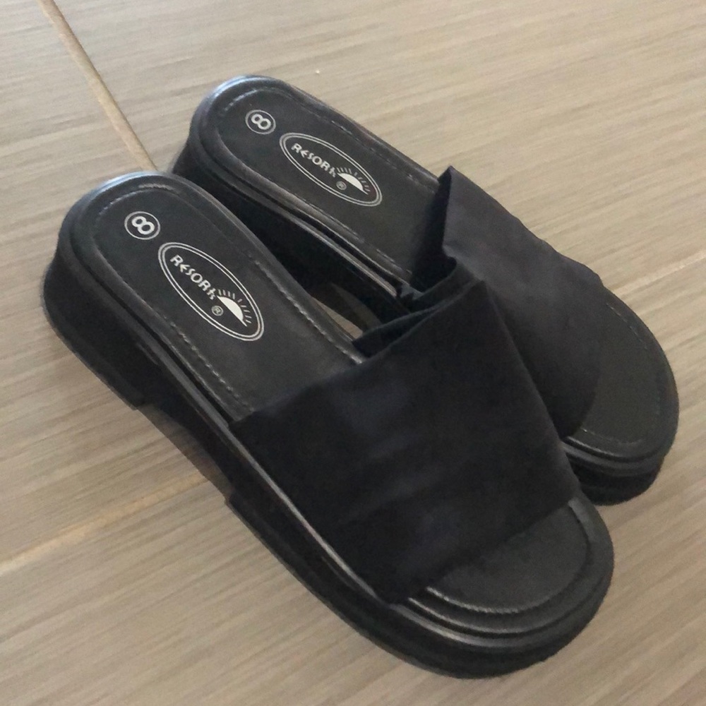 black steve madden inspired 90s sandals